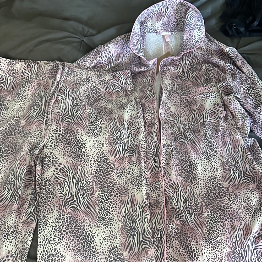 SKIMS Pink and Gray Animal Print Set - Picture 3 of 4
